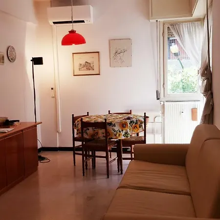 With Private Garage Apartment *